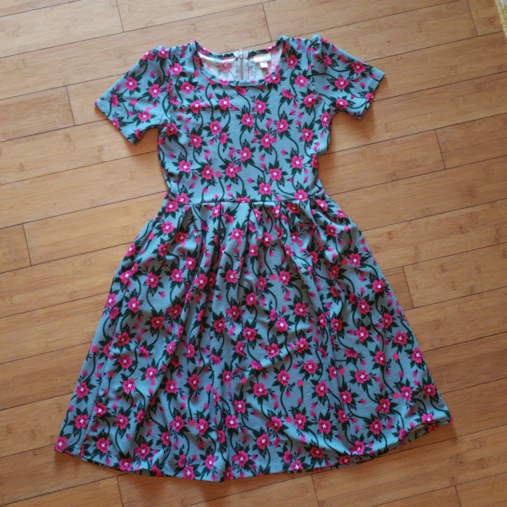 Lularoe amelia pink flower print grey medium